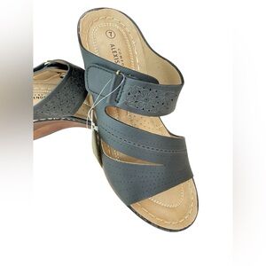 New! Alexis Bendel Wedge Sandals Black Platform Faux Leather Soft Comfort Shoe